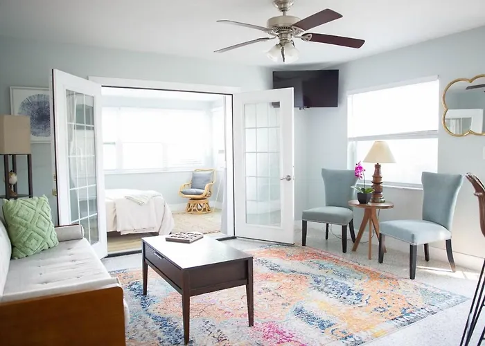 Waterfront Apt, 3 Min Walk To Beach,boats Welcome Holiday home *